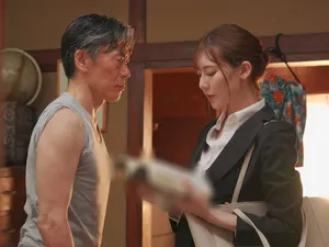 Một người đàn ông cơ bắp đã hẹn gặp trực tuyến với một cô gái gợi cảm có bộ ngực lớn màu trắng. Cô ấy mặc một chiếc váy ngắn và có đôi chân đẹp. Cô ấy trả tiền mặt, đeo bao cao su và bắt đầu cưỡi ngựa và quan hệ tình dục. Cô ấy thúc mạnh, mạnh nữa...